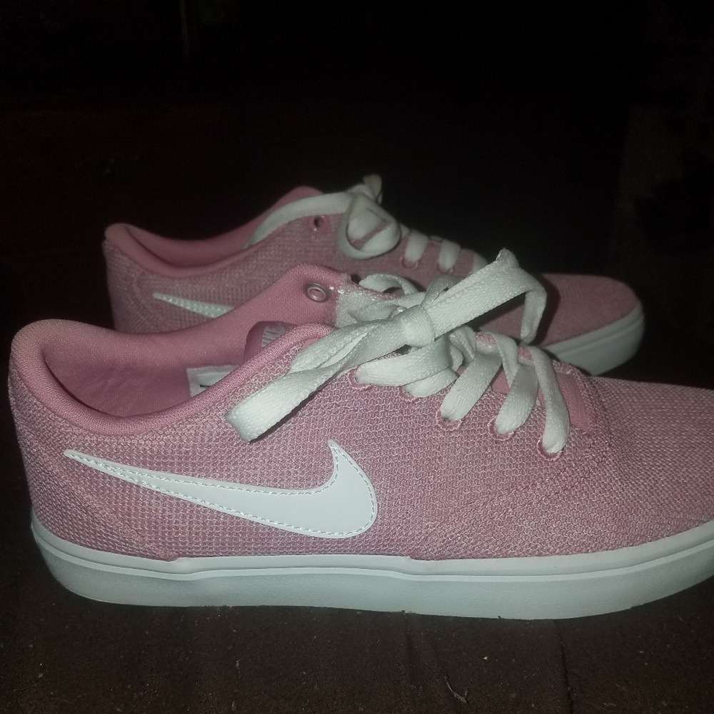 Womens NIKE sneakers